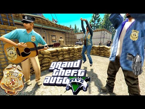 Видео: ЧЕМ ЗАНЯТА ПОЛИЦИЯ В ЗОМБИ АПОКАЛИПСИС В GTA 5?