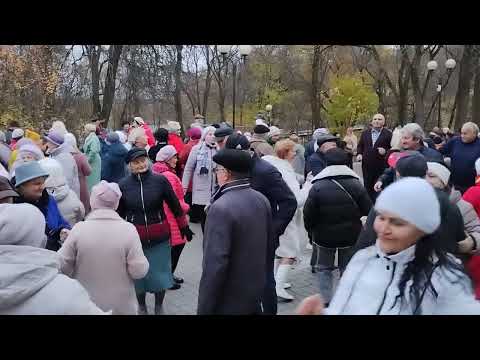 Видео: 03.11.2024..💐🤗💫С днём рождения Людмилу от друзей.В Гомельском парке.