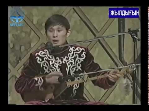 Видео: Нұрлан ақын құрдасын сахнада аямады / құрдастар айтысы