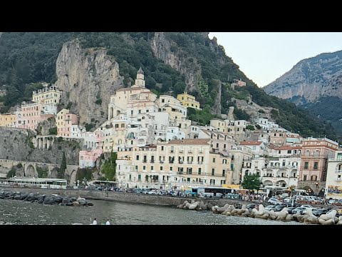 Видео: Амальфитанское побережье Италии. Едем из Неаполя в Амальфи. Парковка, купание и прогулка по городу.