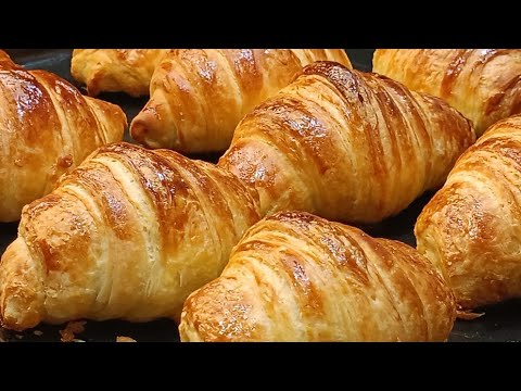 Видео: КРУАССАНЫ , КАК В ПЕКАРНЕ!  ОЧЕНЬ ВКУСНЫЕ-СЛОЁНЫЕ И ХРУСТЯЩИЕ ОНИ СУПЕР  ЛЁГКИЕ В ПРИГОТОВЛЕНИЕ!!