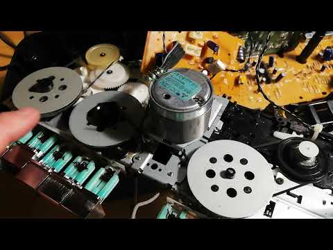 Видео: Разбор и ремонт магнитофона Panasonic RX-FT560, часть вторая. Не прошло и пяти лет!)