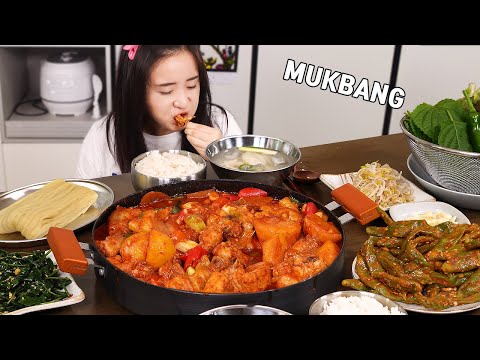 Видео: Mukbang :) Тушеная острая курица, Приготовленный на пару очень острый перец чили.