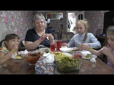 Видео: МУКБАНГ.  По деревенски. селёдка,жареная картошка,огурчики