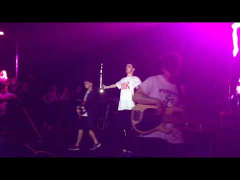 Видео: ПОШЛАЯ МОЛЛИ - ХАННА МОНТАНА Питер, Аврора, 9.07.2017