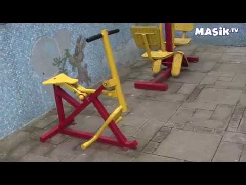 Видео: уличные тренажеры