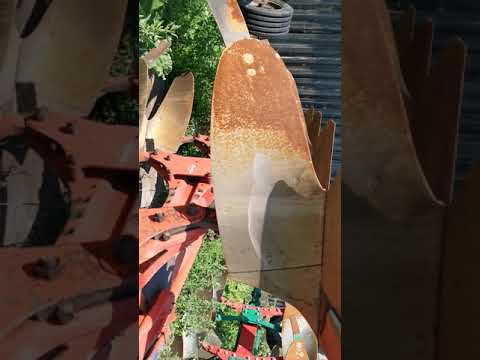 Видео: Сравнение плугов Kverneland LD с плугами Kuhn multi-leader и multi-master