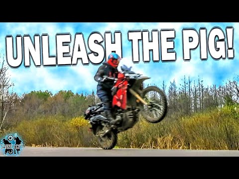 Видео: Помогаем Gen3 KLR 650 дышать! (Отсоединяем трубку и надеваем трубку)