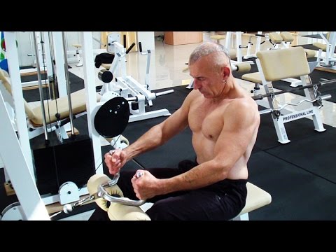 Видео: Тяга блока к поясу (животу) сидя в атлетизме. Упражнение для спины