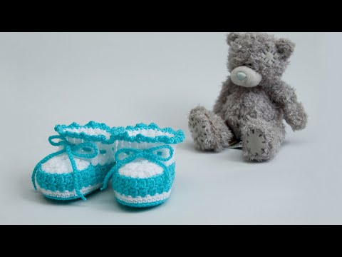 Видео: Их вяжут все! Пинетки крючком для начинающих | Как связать пинетки крючком