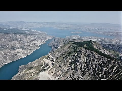 Видео: Кавказ мотопутешествие. Часть 7. Чиркейское вод Сулакский каньон, водопад Тобот, Карадахская теснина