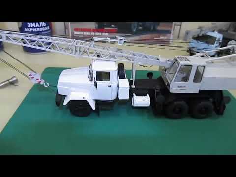 Видео: Сборная модель AVD models автокран КС-4561А-1(250)