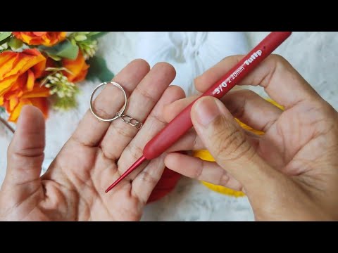 Видео: ЭТОТ ВЯЗАННЫЙ КРЮЧКОМ БРЕЛОК ТАК КРАСИВ, ЧТО ЕГО ДАЖЕ ХОЧЕТСЯ ЕСТЬ (субтитры)