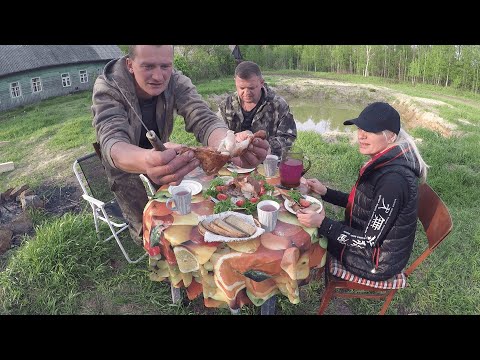 Видео: КУПИЛ ХУТОР в ЛЕСУ на краю БОЛОТА. Часть 38. Копчу цыплят. Беседка возле дома.Жизнь в лесу.