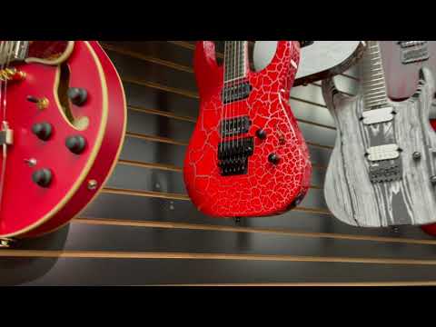 Видео: Американцы увидели русскоязычного коллекционера гитар!