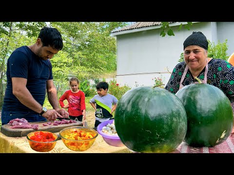 Видео: Варенье из 250 кг арбуза | Ореховая халва | Грибы и говядина на садже | Жизнь в деревне