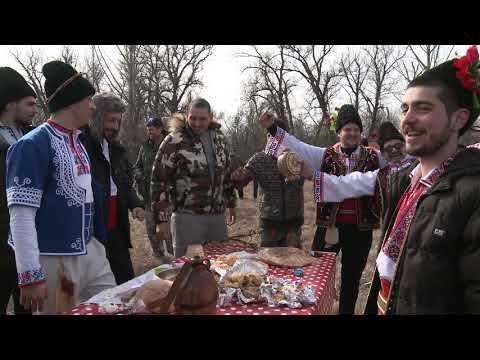 Видео: Как се чука чер пипер - на Трифон Зарезан в Сухиндол