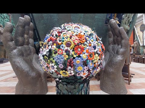 Видео: Прогулки  по Москве. Галерея З. К. Церетели на Пречистенке. Часть 1. Яблоко и внутренний двор