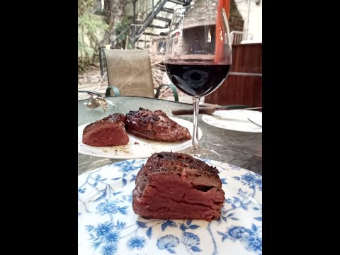 Видео: Стейки, черри и вино, или что значит быть бедным в Аргентине