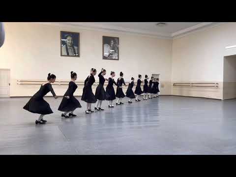 Видео: «Лязги» исполняют ученицы Хореографический школы Узбекистана.