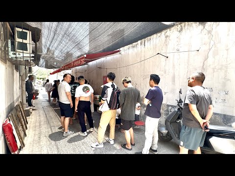 Видео: В течение 23 лет он каждый день готовит по 300 ланч-боксов.