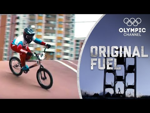 Видео: Знакомьтесь с велогонщицей BMX, которая тренируется на парковках | Original Fuel