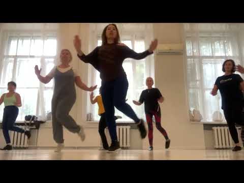 Видео: ТВИСТ студии «Танцы 40+» объяснение одного из движений