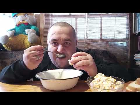 Видео: Обжор - уха, рыбный суп | Мукбанг - крабовый салат