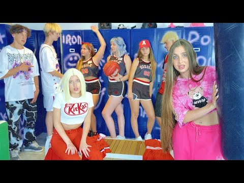 Видео: МОМЧЕТА VS МОМИЧЕТА 🏀 Какви изненади очакват мажоретките във вилата? Неудобни ситуации с Лейди Даяна