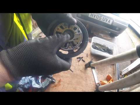 Видео: Diagnostics of a phase regulator Renault Megane ll / Диагностика фазорегулятора Renault Megane ll