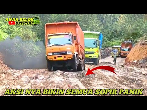 Видео: НАПРЯЖЕНИЕ | Доказательство того, как два больших грузовика изо всех сил боролись на грязном холме