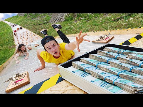Видео: КТО ПЕРВЫЙ ЗАЛЕЗЕТ НА ЭКСТРЕМАЛЬНУЮ ГОРКУ - ПОЛУЧИТ ЧЕМОДАН ДЕНЕГ