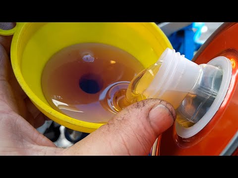 Видео: Заміна масла у двигуні мотоблока ДТЗ