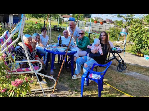 Видео: Деревенька и празднует и работает