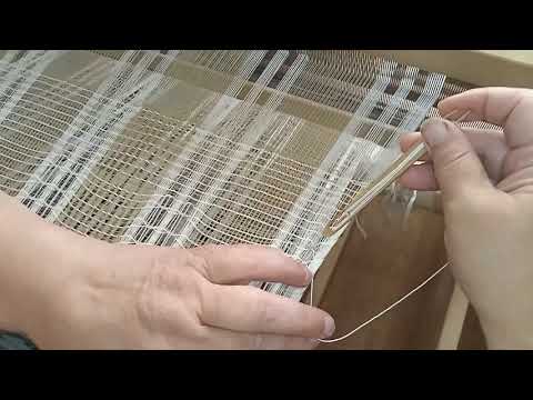 Видео: Работа на стане кисея