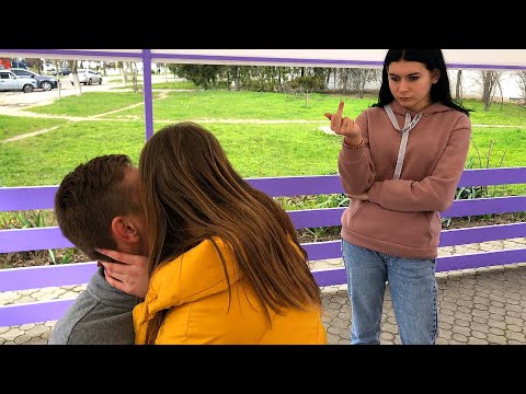 Видео: ЛЕРА ТАЙНО МУТИТ С ДИМОЙ! ДЕВОЧКИ ВСЕ УЗНАЛИ..