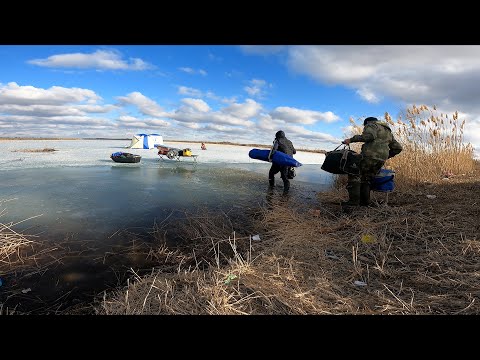 Видео: НОЧНАЯ РЫБАЛКА на  САЗАНА . ПОДЛЁДНАЯ РЫБАЛКА.