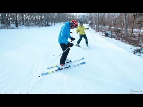 Видео: Горнолыжная школа. Урок 7 - Катимся поперек склона в стойке траверса и делаем боковое соскальзывание