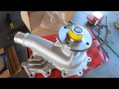 Видео: 4.0 Ranger, часть 6, водяной насос и выпускные коллекторы