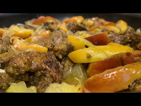 Видео: Куриная печень с яблоками и луком на сковороде