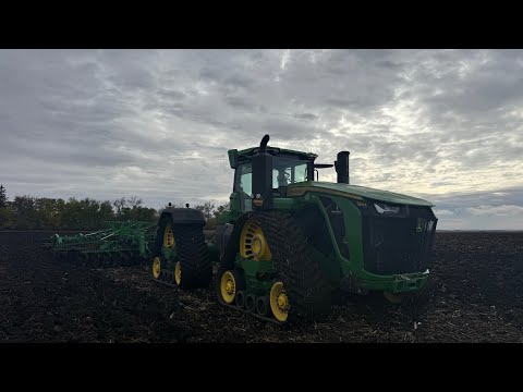 Видео: John Deere Quad Tracks | 9RX 770 против 9RX 710 | Какой трактор лучше???