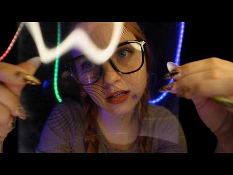Видео: Ваш преподаватель ASMR покажет вам оптические иллюзии 🧠📖 | Taps, Triggers & Trance