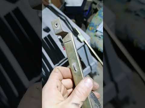 Видео: 2101-2107 замена направляющих резинок переднего бокового окна, или бархоток