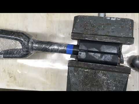 Видео: Два вида ремонта карбоновых штоков вилки.