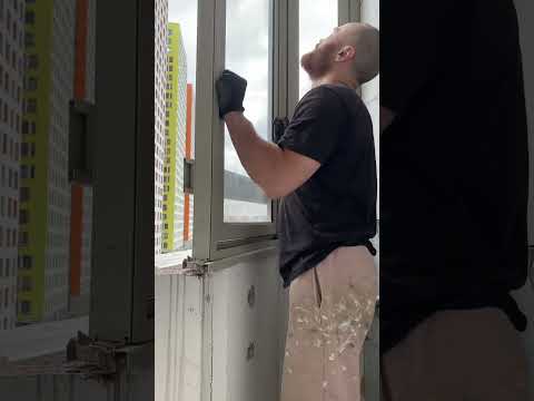 Видео: Остекление лоджии типа "сапожок"