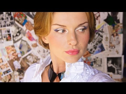 Видео: Макияж ДНЕВНОЙ - Светящийся Синий (KatyaWORLD)