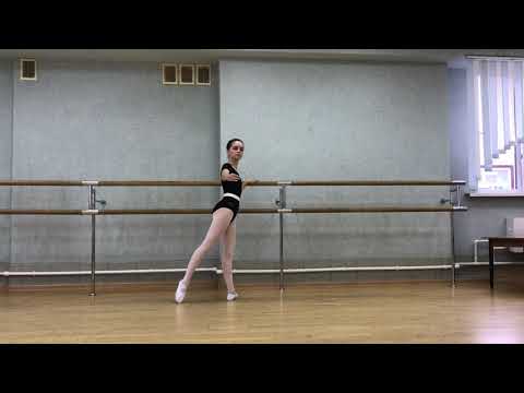 Видео: Rond de jambe par terre  У станка