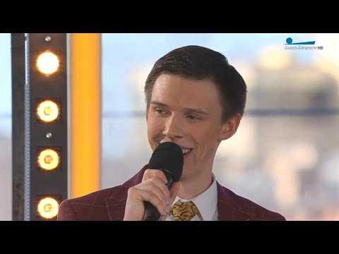 Видео: Эдуард Хиль-младший(внук Н. а. РСФСР Эдуарда Хиля) - "Человек из дома вышел"
