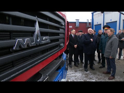 Видео: Лукашенко: А чего одни мужики у тебя здесь? Женщин не берёшь? Странно! // Борисов