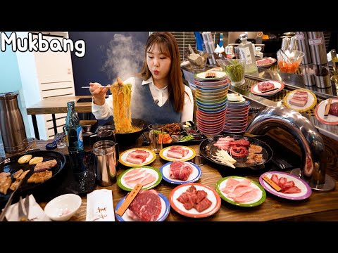 Видео: Mukbang |  Поедание различных частей говядины и свинины на тарелках, движущихся по конвейерной ленте